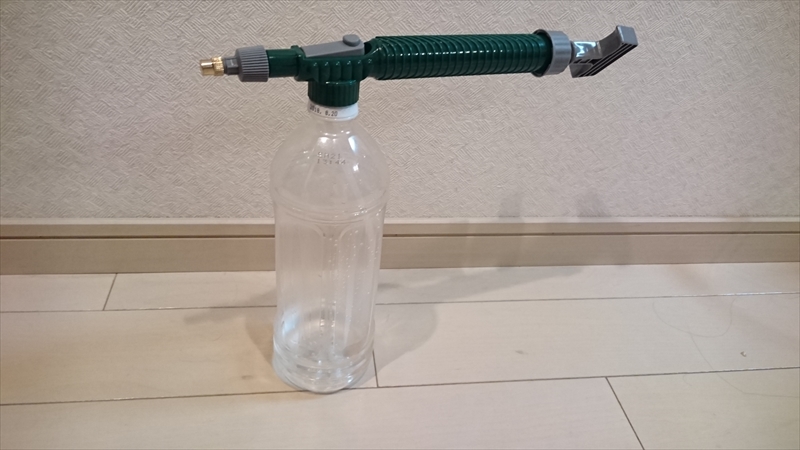 1.5Lのペットボトルを使います。