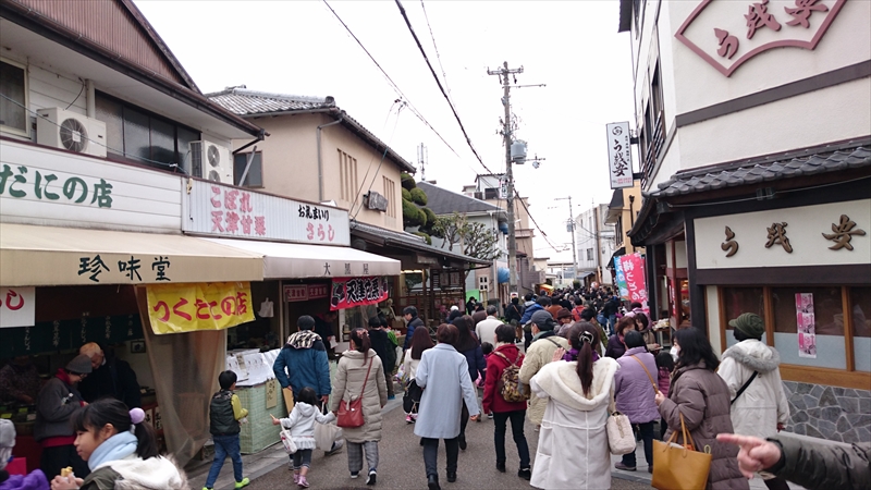いつもより賑やかな豆まきの日の参道商店街
