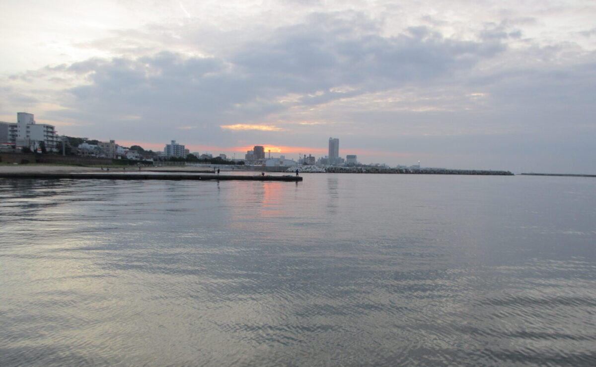 早朝の須磨海岸