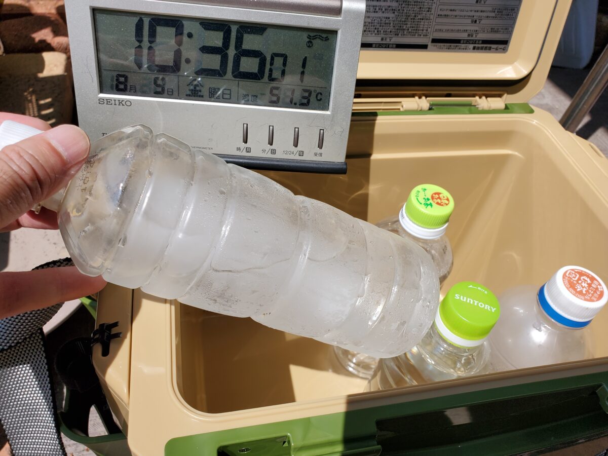 クーラーボックスの中の気温は27℃くらい