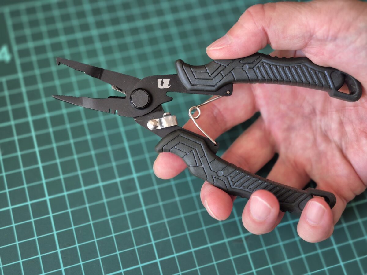 ポケットにも収まる全長16.5cm